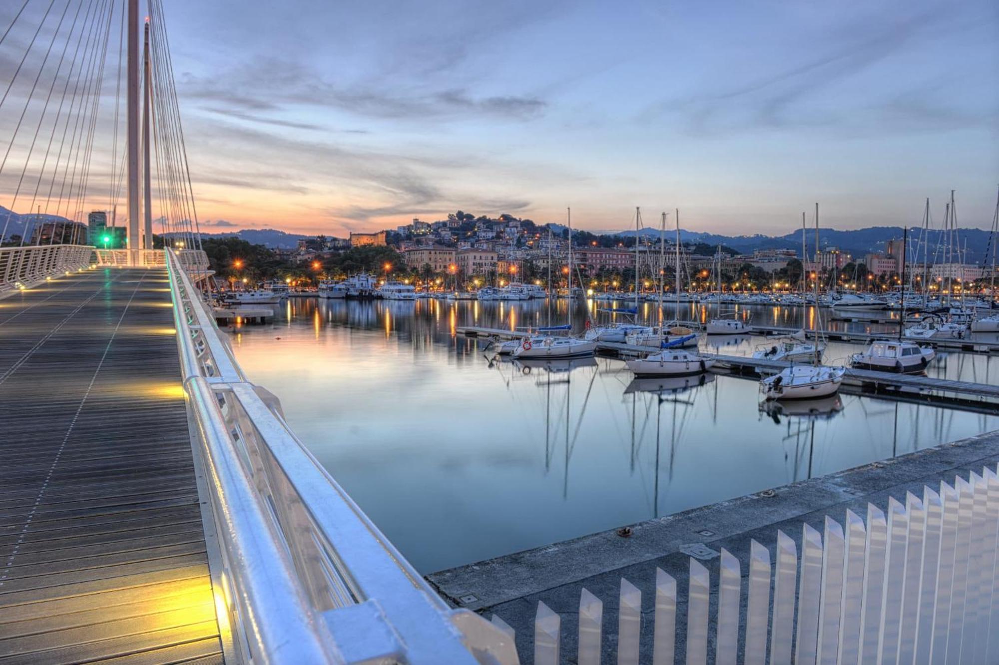 Domvs V Terrae Apartment La Spezia Bagian luar foto
